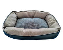 Cargar imagen en el visor de la galería, Cama acolchada elegante

