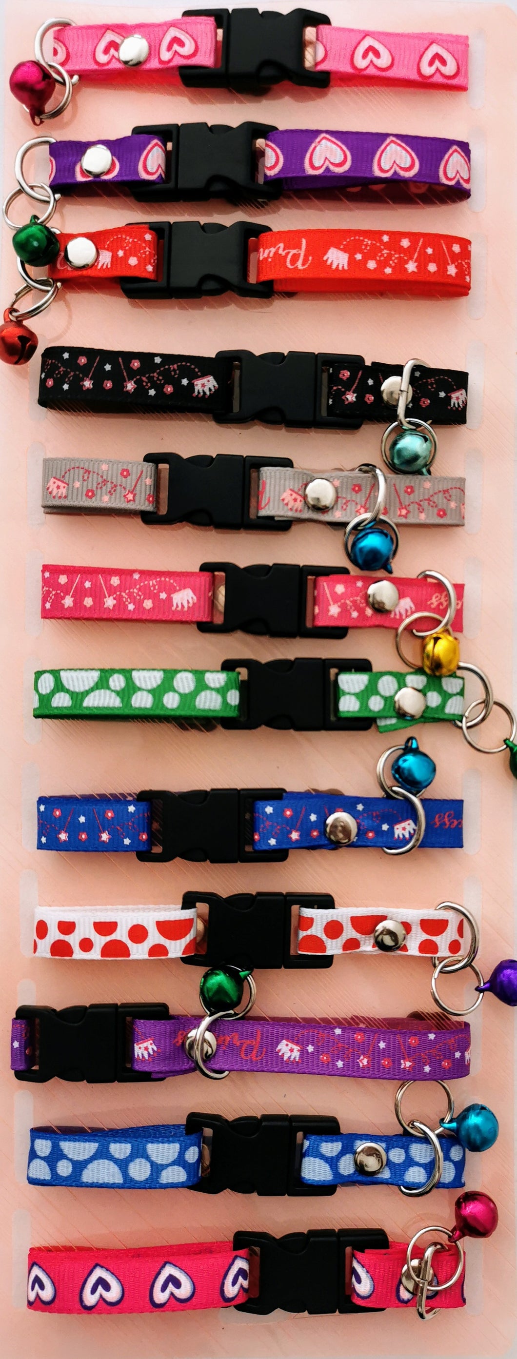 Collar de listón con cascabel mini